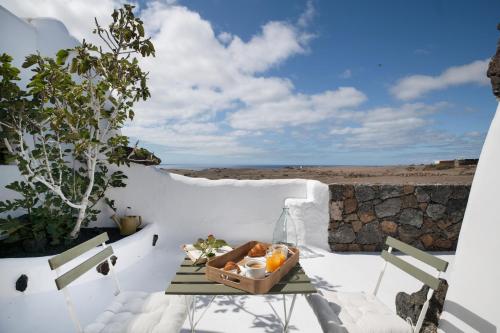 a table with a box of fruit on a balcony at Apartamento Pitaya in Arrecife