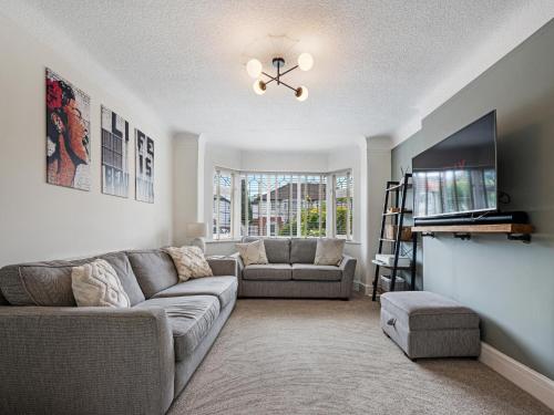 Posezení v ubytování Pass The Keys Picture Perfect Haven in Didsbury Village - Free Parking & EV Station