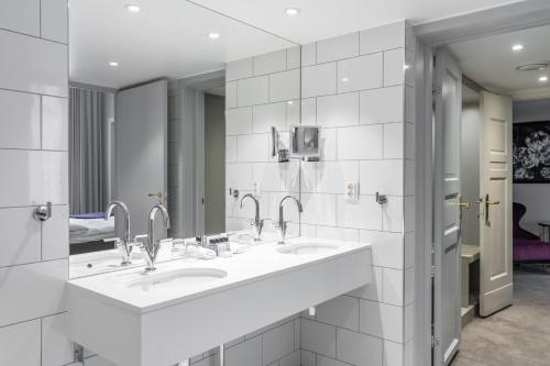 Ένα μπάνιο στο Grand Hotel Oslo