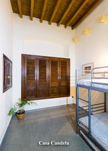 a room with two bunk beds and a wooden door at Apartamentos Candela Alora in Alora