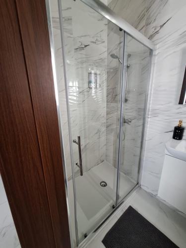 Bilik mandi di Sunrise Bay Apartments - Frontline Sea Views