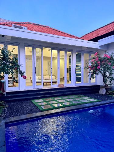 Bazén v ubytování Canggu Central Hostel nebo v jeho okolí
