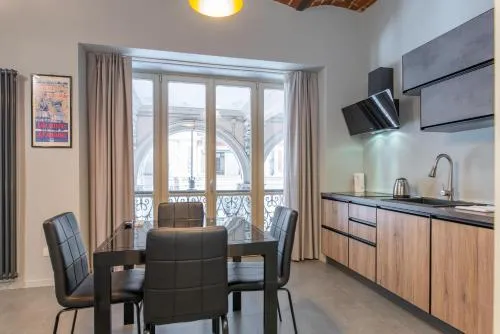 Suite & Queen Apartments by Toh Solution photo 3