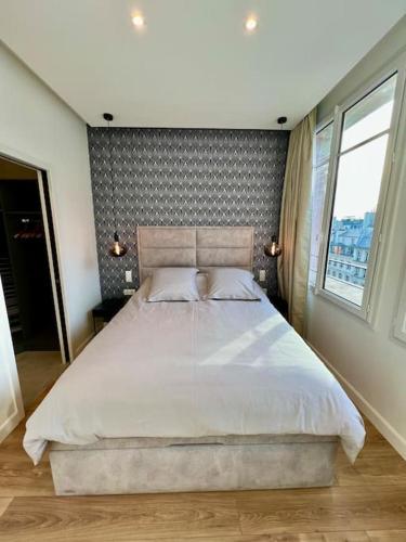 Very bright newly renovated apt with AC