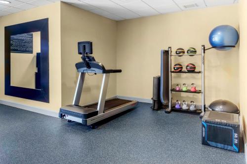 a room with a gym with a treadmill at Hilton Garden Inn Sarasota-Bradenton Airport in Sarasota