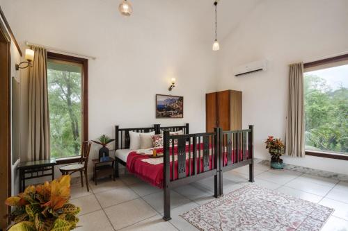 Postel nebo postele na pokoji v ubytování SaffronStays Castle Rock