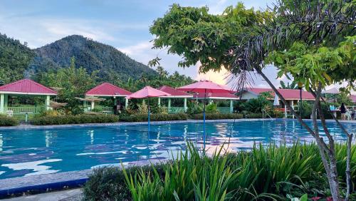 Bazén v ubytování Mariden Resort & Homestay Siargao nebo v jeho okolí