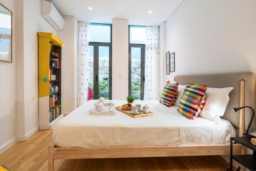 Host Wise - Stylish Urban Flat with Terrace