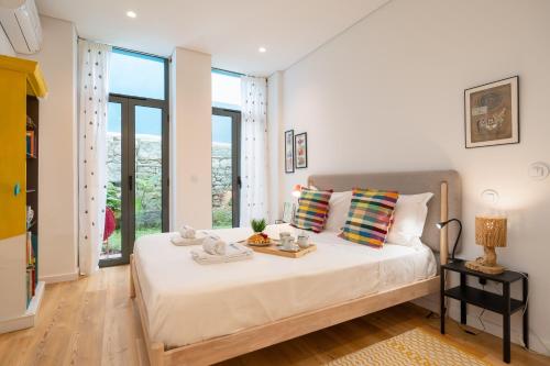 Host Wise - Stylish Urban Flat with Terrace