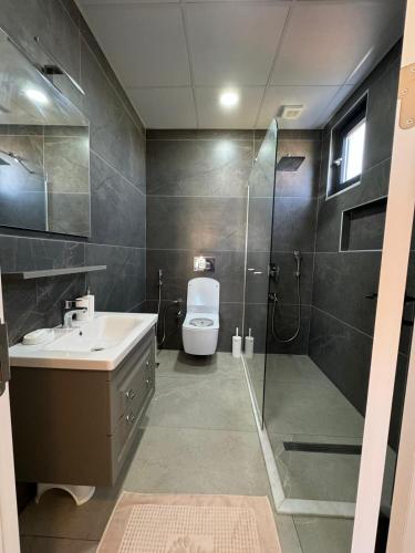 Koupelna v ubytování Luxurious 3BR Izmit Apartments- Mountain View
