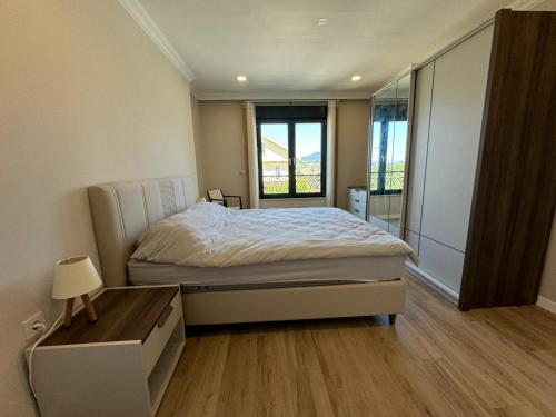Postel nebo postele na pokoji v ubytování Luxurious 3BR Izmit Apartments- Mountain View