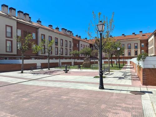 a street light in front of a building with benches at Apartamento Casalarreina in Casalarreina