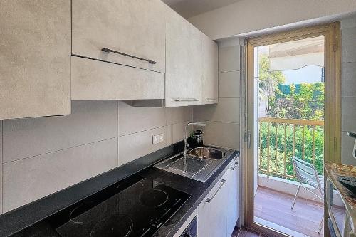 Henri Camille Real Estate- Mikaela - Studio with terrace