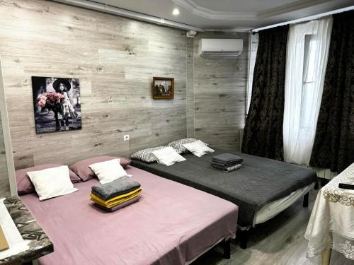 เตียงในห้องที่ Lux house