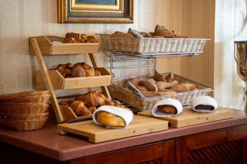 a bunch of loaves of bread sitting on a table at Hotel Unter den Linden in Rüdesheim am Rhein