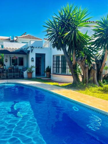 Villa Alfredo - private pool next to the beach