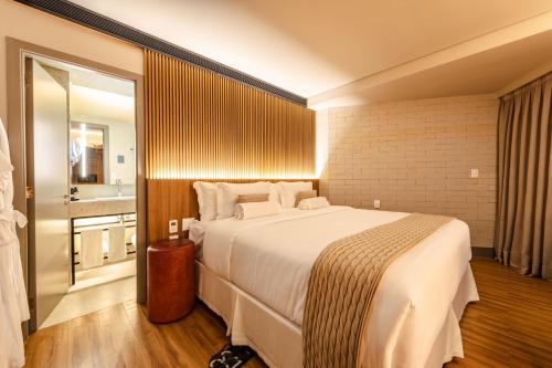 Ένα ή περισσότερα κρεβάτια σε δωμάτιο στο BA'RA Hotel