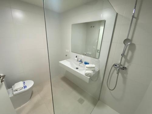 Ένα μπάνιο στο Travel Habitat Playa Puzol con encanto