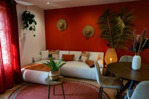 a living room with a white couch and a table at La Casa, Suite mexicaine d'exception à Saumur in Saumur