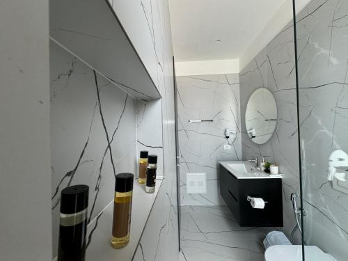Ένα μπάνιο στο Twins Hotel Vlore