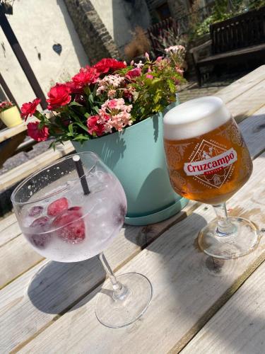 two glasses of beer and a vase with flowers at Hare and Hounds in Foulridge