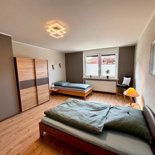 a bedroom with a bed and a window at Ferienwohnung Bohlen in Wehden