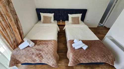 two beds in a hotel room with two at Vila Mir in Banja Vrućica