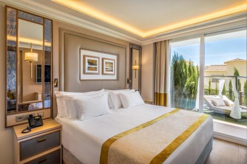 Postel nebo postele na pokoji v ubytování Barceló la Nucía Hills