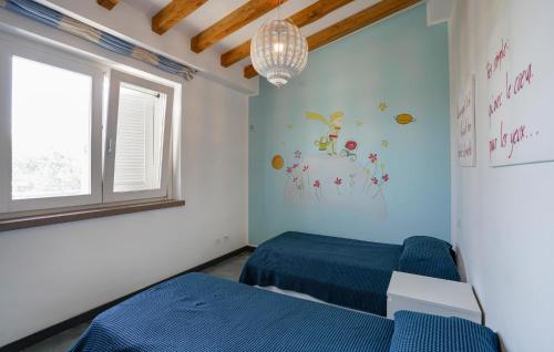 Ένα ή περισσότερα κρεβάτια σε δωμάτιο στο Amazing Home In Montalto Di Castro