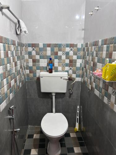 Ein Badezimmer in der Unterkunft Chaithritha Ladies Homestay