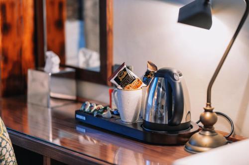 The Waterhead Inn- The Inn Collection Groupにあるコーヒーまたはお茶