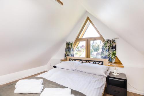 a bedroom with a bed and a window at Czorsztyn- Kluszkowce Lake & Ski in Kluszkowce