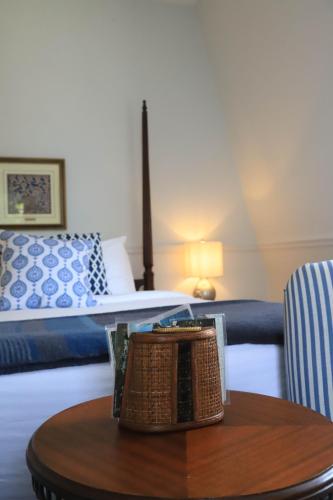a room with a bed and a table with a table sidx sidx sidx at Hartstone Inn in Camden
