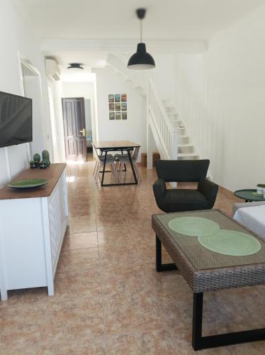 Lovely Casa Felicidad, swimming pool, Wifi x private garden