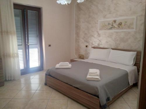 a bedroom with a bed with two towels on it at Turisti a Casa mia in Santa Maria La Carità