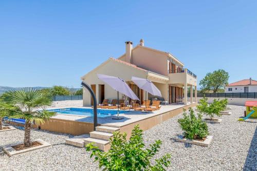 Villa Half Moon