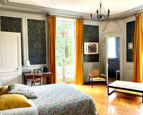 Ένα ή περισσότερα κρεβάτια σε δωμάτιο στο Domaine du Perrier