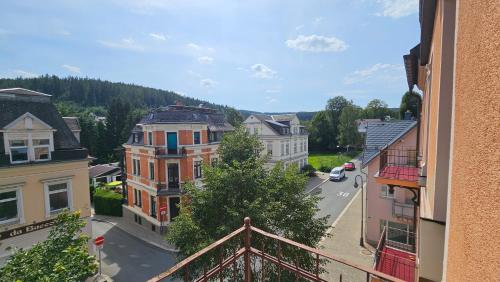 a view from a balcony of a town with buildings at Pension Weiße Rose, Parkplatz, Frühstück, Wlan, Zentral in Bad Elster