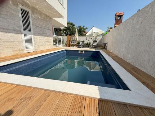 Kolam renang di atau dekat dengan Vila Regina Apartment Paloma with Swimming Pool