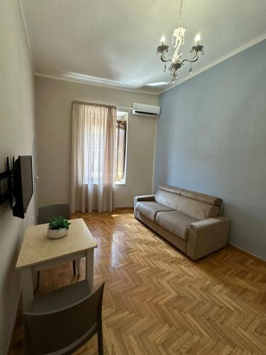 Portanova 6 Guest House