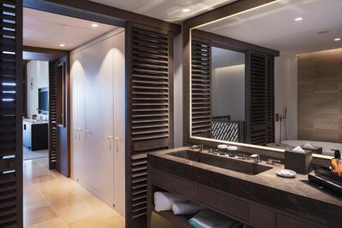 Le Barthélemy Hotel & Spaにあるキッチンまたは簡易キッチン