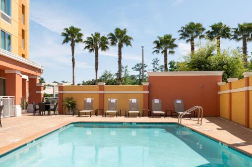 Πισίνα στο ή κοντά στο Courtyard Jacksonville Orange Park