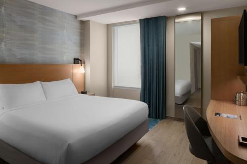 Courtyard by Marriott San Diego Gaslamp/Convention Center Image