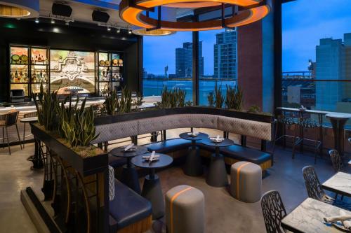Courtyard by Marriott San Diego Gaslamp/Convention Center Image