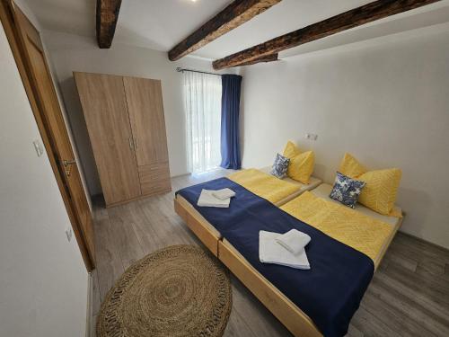 Postel nebo postele na pokoji v ubytování Villa Nautia Stone House