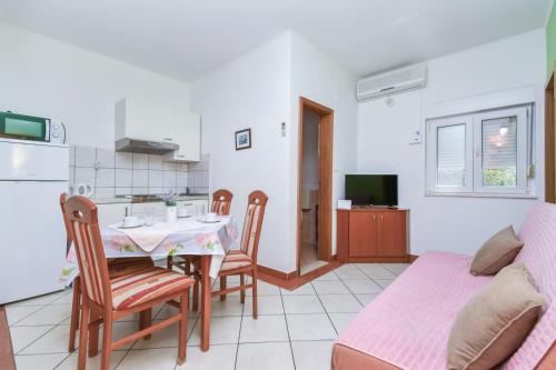 Fotografie z fotogalerie ubytování Apartment in Pisak with sea view, balcony, air conditioning, Wi-Fi (4871-2) v destinaci Pisak