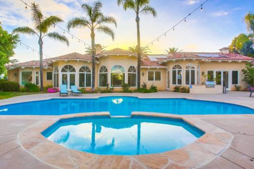 Bazén v ubytování Poway Villa - Private Resort nebo v jeho okolí