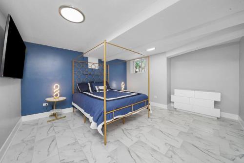 Katil atau katil-katil dalam bilik di Gorgeous 5 BR Gem with Games