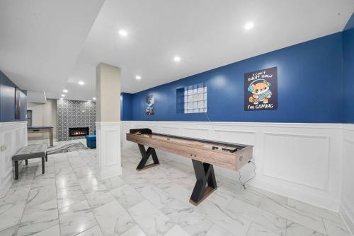 Gambar di galeri bagi Gorgeous 5 BR Gem with Games di Chicago
