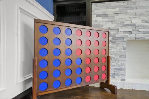 Gambar di galeri bagi Gorgeous 5 BR Gem with Games di Chicago